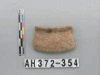 藏品(淺褐色夾砂陶圈足)的圖片